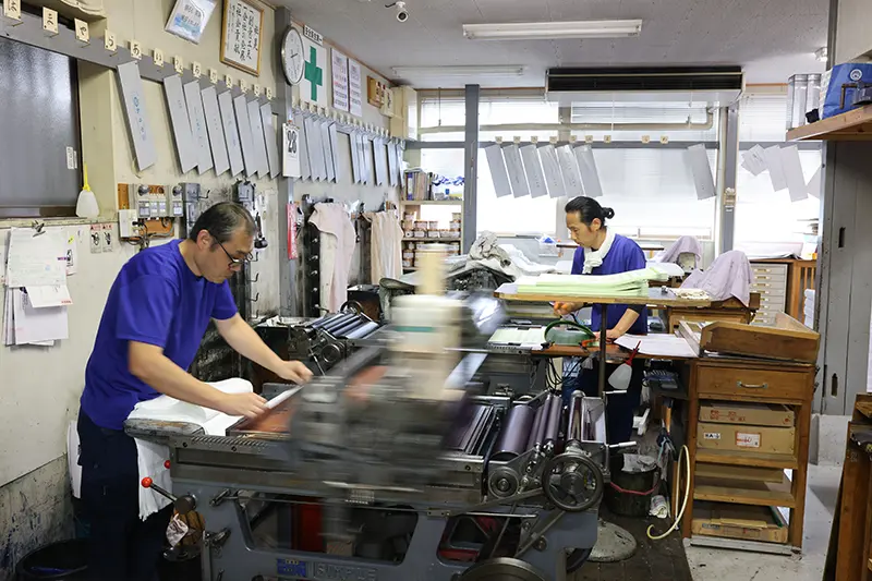 カレンダーの名入れ印刷風景
